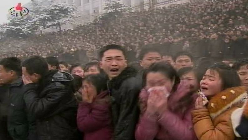 Pohjoiskorealaiset surivat vuolaasti edesmennyttä johtajaansa tämän hautajaisissa.