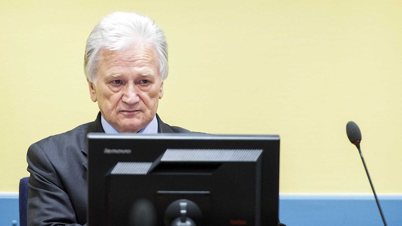 Momcilo Perisicin 27 vuoden vankeustuomio sotarikoksista kumottiin Haagissa.