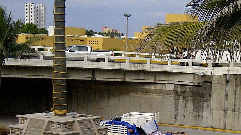 Veracruzin kaupungista Meksikosta on löydetty jälleen uusia ruumiita. Kyseessä on kolmas ruumislöytö muutamien viikkojen sisällä. 20. syyskuuta alueella sijaitsevan sillan alta löydettiin 35 ihmisen ruumiit. (EPA)