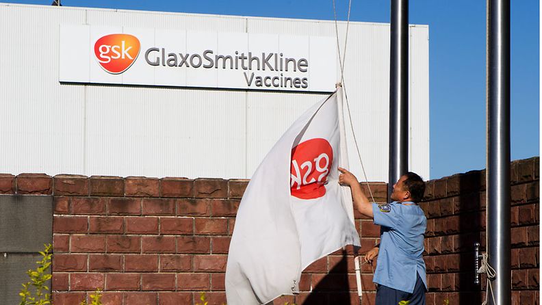 A security guards hoists a GlaxoSmithKline (GSK) company flag outside the GSK factory in Shanghai, China, 17 July 2013. Chinese media reports citing Chinese commerce officials said that an investigation against British drugmaker GlaxoSmithKline (GSK) was 'part of the country's efforts to improve business climate and create equal competition opportunities for domestic and overseas investors'. Pharmaceutical company GSK has been accused by China of bribing local doctors so that they prescribe GSK-made drugs. 