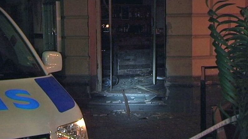 Pommi räjähti malmölaisen Gökboet-ravintolan sisäänkäynnissä. 