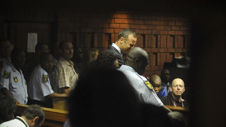 Oscar Pistorius oikeustalolla Pretoriassa Etelä-Afrikassa 15. helmikuuta.