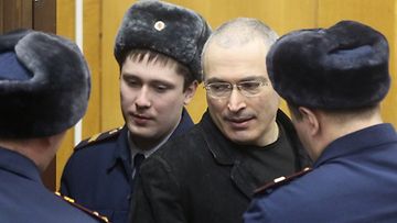Öljy-yhtiö Jukosin entistä johtajaa Mihail Hodorkovskia saatetaan kuulemaan tuomio moskovalaiseen oikeusistuimeen 27.12.2010. 