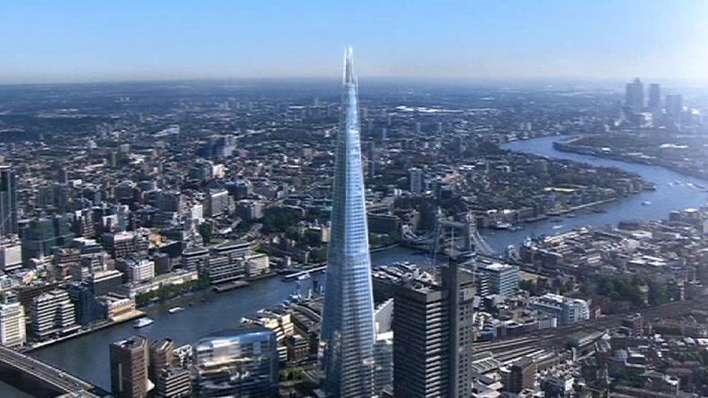 Lontooseen kohoava pilvenpiirtäjä on 310 metriä korkea.