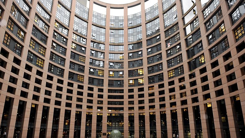 Euroopan parlamentin Louise Weiss -päärakennus Strasbourgissa Ranskassa. 