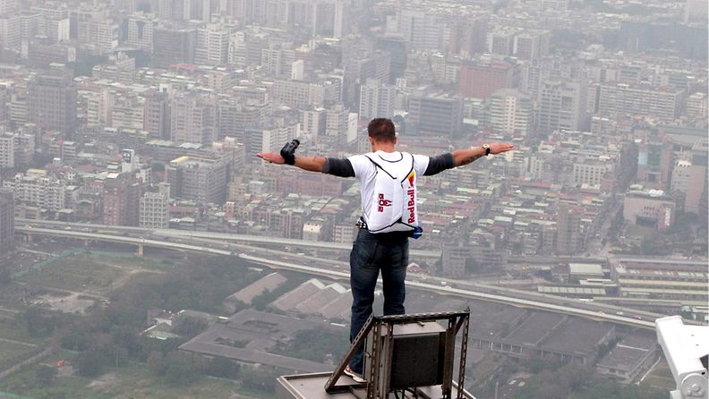 Austrian Base-Jumper Felix Baumgartner, 38, leaps off the world’s tallest building, the 509-meter high Taipei 101 Tower, Taiwan, 11 December 2007.