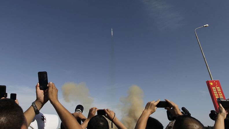 Kiina lähetti kolme takonauttia avaruuteen 11.6.2013