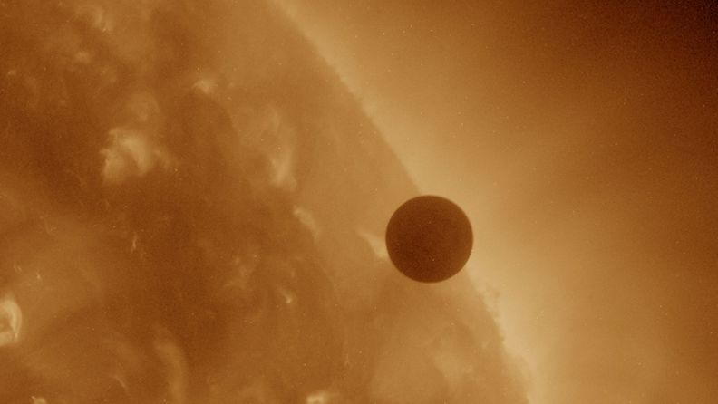NASAn kuva Venuksesta, kun se siirtyy pois Auringon edestä.