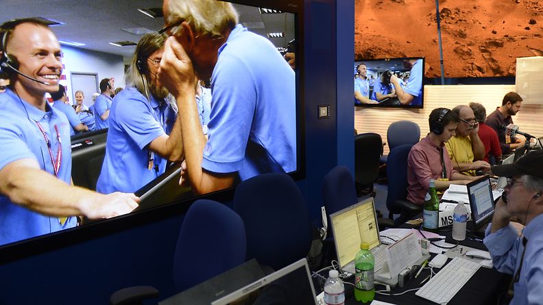 Toimittajat seurasivat Nasan työntekijöiden riemua, kun tutkimuslaboratorio Curiosity laskeutui onnistuneesti Marsin pinnalle. 