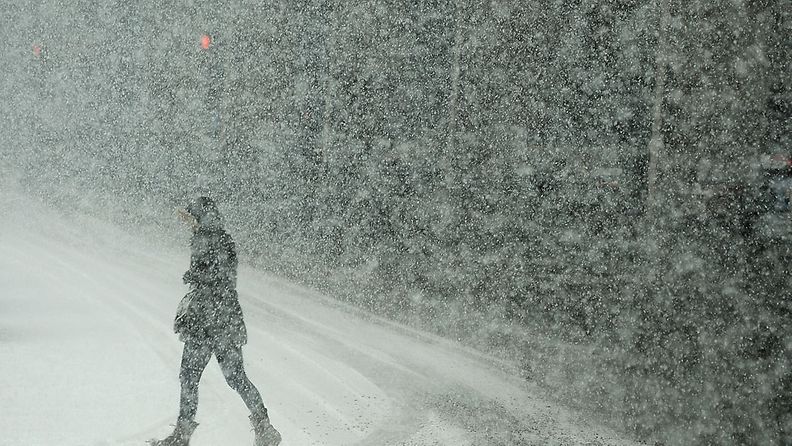 Lumimyrsky koetteli New Yorkia helmikuussa 2011. Nyt tulossa on vieläkin hurjempi myrsky. (Kuva: EPA)