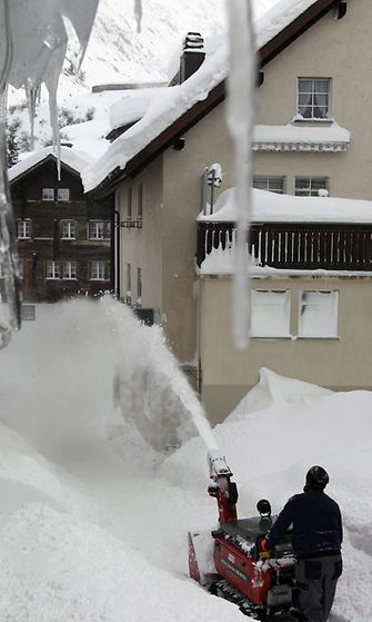 Andrea-myrsky on hukuttanut Itävallan, Sveitsin ja Ranskan hiihtokohteet lumeen.