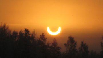 Osittainen auringonpimennys Kauhavan Purmojärven kylässä klo 12.04. Kuvan nappasi Arto Tyynismaa.