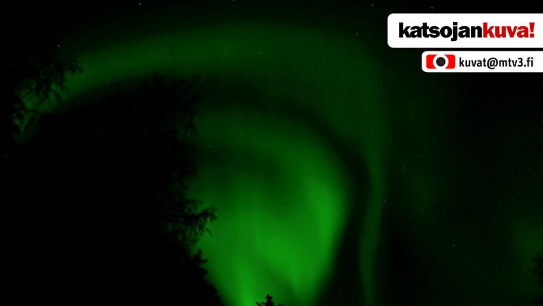 Näin upealta revontulet näyttivät Ranualla 25.1.2012 kello 00:40. Kuva: Anna-Liisa Sarajärvi 