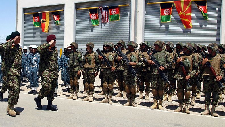 Sotilasliitto Nato luovutti Pohjois-Afganistanin tärkeimmän kaupungin Mazar-i-Sharifin turvallisuusvastuun afganistanilaisjoukoille 23. heinäkuuta 2011.