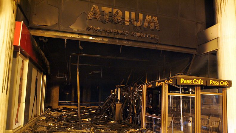 Ateenan mellakassa palamaan sytytetty varastorakennus 12.2.2012.