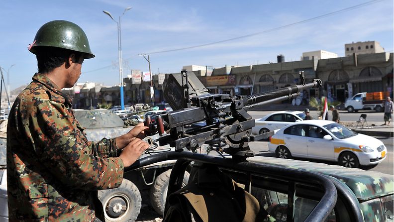  A Yemeni soldier guards a checkpoint while others search vehicles in Sana'a, Yemen, 22 December 2012, as authorities step up security measures after three western tourists were kidnapped in the Yemeni capital. Unidentified gunmen had kidnapped three foreigners on 21 December in Sana'a, local media reported citing witnesses. The foreigners, said to be two Finnish and an Austrian national, were abducted from Tahrir Square in central Sana'a. Several foreigners have been kidnapped in recent months in Yemen by tribesmen demanding the release of prisoners and other concessions from the federal government.