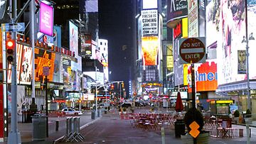 Times Square evakuoitiin pommiuhan vuoksi. (Lehtikuva)
