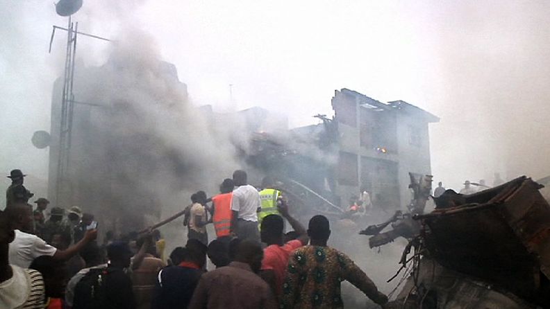 Maahan syöksyneen lentokoneen kaikkien matkustajien uskotaan menehtyneen Nigeriassa. 
