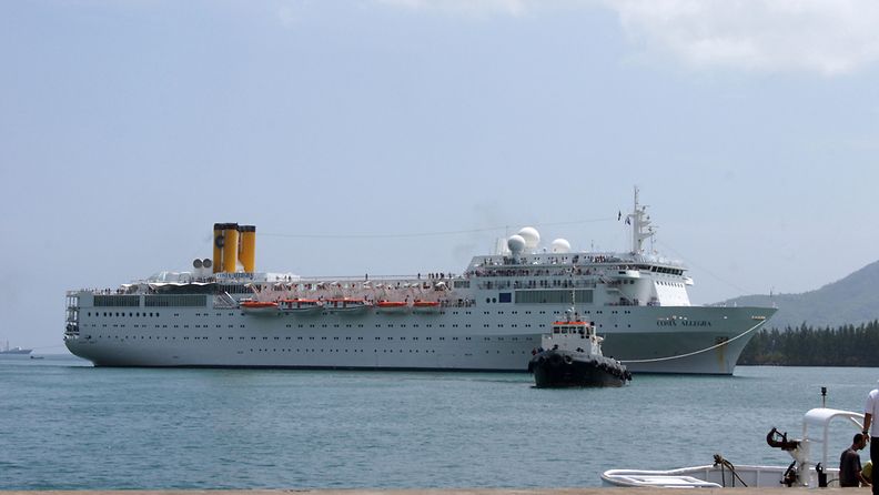 Risteilyalus Costa Allegra on päässyt vihdoin satamaan Seychelleillä.
