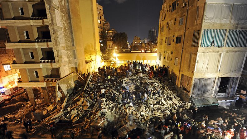 Ainakin parikymmentä ihmistä on saanut surmansa kerrostalon romahdettua Libanonin pääkaupungissa.