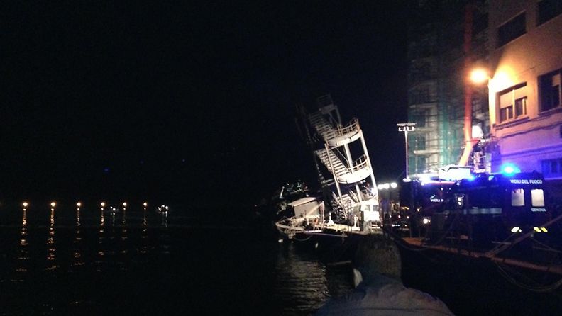 Ainakin kolme ihmistä kuoli Genovassa, kun konttilaiva törmäsi vahtitorniin.