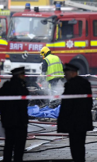 Britanniassa ainakin kaksi ihmistä on kuollut ja useita loukkaantunut helikopterin syöksyttyä maahan Lontoon keskustassa.