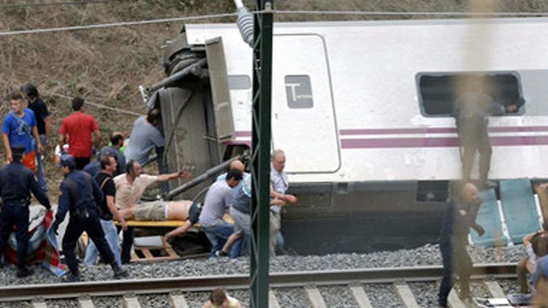 Pohjois-Espanjassa sattuneessa junaturmassa on kuollut ainakin 35 ihmistä.
