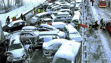 Sadan auton ketjukolari Saksassa 12.3.2010. Kuva: Epa