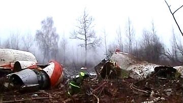 Puolan presidentti Lech Kaczynski on kuollut lentokoneen maahansyöksyssä Smolenskissa Länsi-Venäjällä 10.4.2010. Turmassa kuoli kaikkiaan 96 ihmistä. (Kuva EPA)