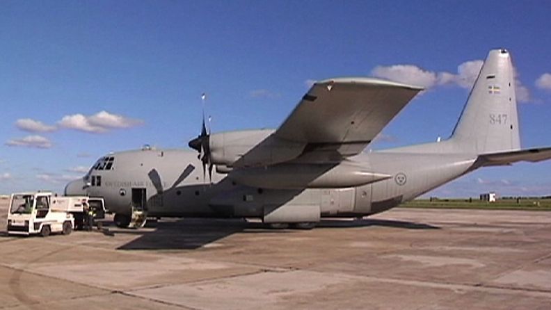 Hercules C130 -tyypin sotilasrahtikone.