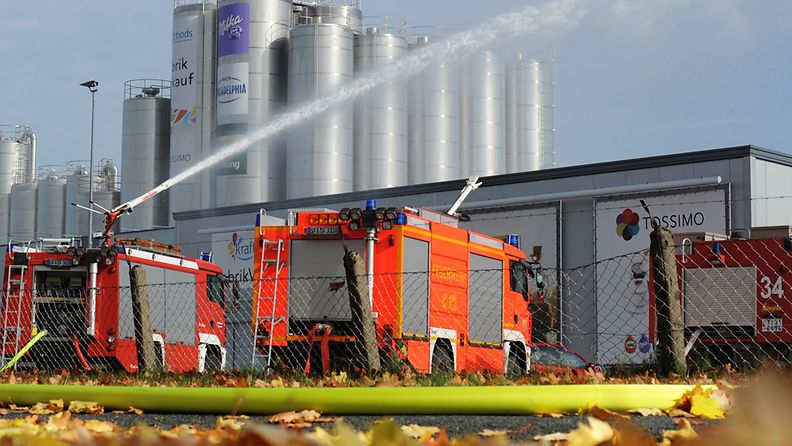 Firefighters carry out an operation after a chemical accident at a plant of the food company Kraft Foods in Bad Fallingbostel, Germany, 16 October 2012. 