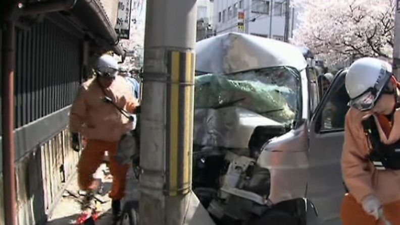 Kahdeksan ihmistä kuoli pakettiauton syöksyttyä väkijoukkoon Kiotossa.