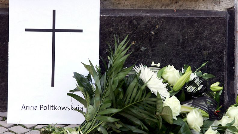Vladimir Putinia ja Tshetshenian sotaa arvostellut Politkovskaja ammuttiin kotinsa rappukäytävässä Moskovassa vuonna 2006.   