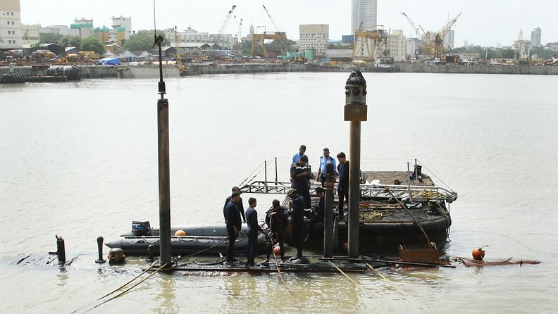 14 August 2013 shows rescue work continuing at the site of an explosion on an Indian Navy submarine in Mumbai, India, 14 August 2013. An explosion and a major fire on board an Indian Navy submarine docked in Mumbai early 14 August may have left about 18 people trapped, officials said. 