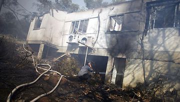 Israelissa riehuvassa maastopalossa on kuollut yli 40 ihmistä, ja tuli on tuhonnut 4000 hehtaaria maata ja nelisen miljoonaa puuta. (EPA)