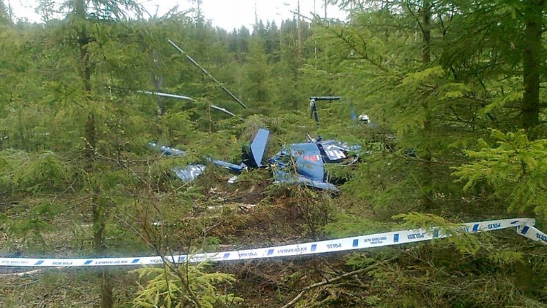 Linjan raivaustyössä ollut helikopteri putosi Pohjois-Karjalan Juuassa illalla. Lentäjä selvisi rytäkästä vammoitta.