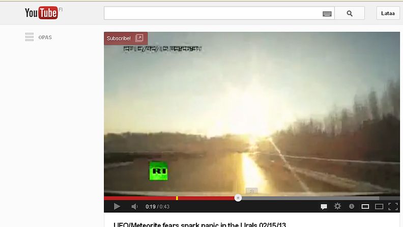 Kuvakaappaus Youtube-palvelussa olevasta videosta, jossa näkyy räjähdyksen aiheuttanut meteorisade.