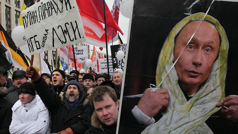 Putinin vastustajat aikovat protestoida Pietarissa. Kuvassa mielenosoitus Moskovassa joulukuussa 2011.