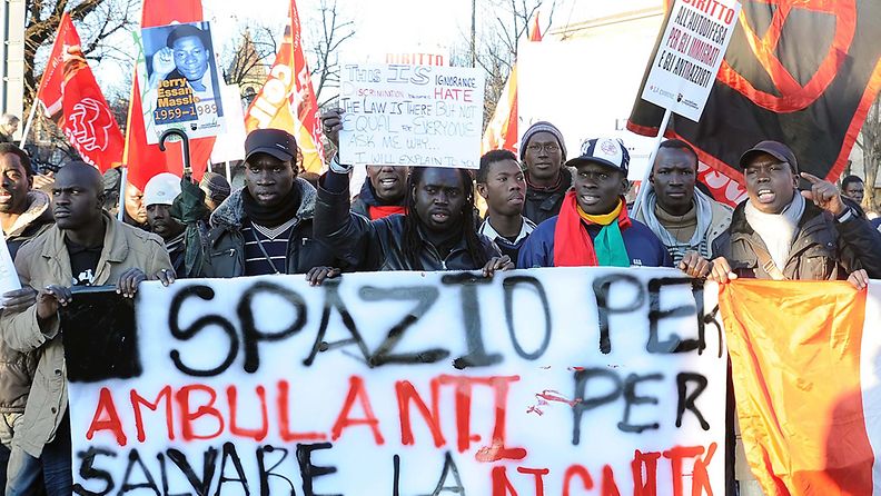 Firenzessä on osoitettu mieltä rasismia vastaan. Kuva: EPA