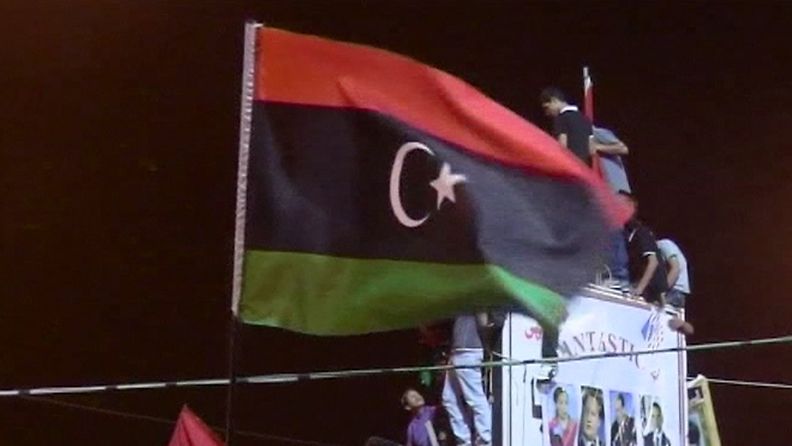 Kapinalliset juhlivat Tripolin valtausta Benghazissa.
