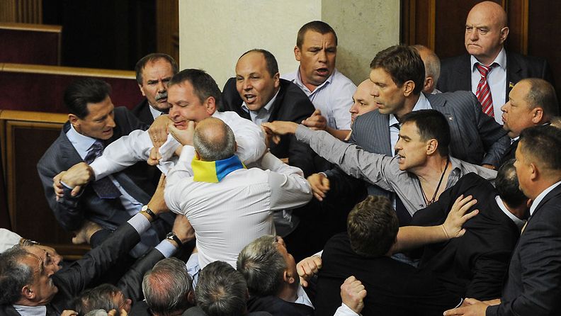 Ukrainan parlamentissa tunteet kuumenivat 24.5. 2012 (Kuva: EPA)