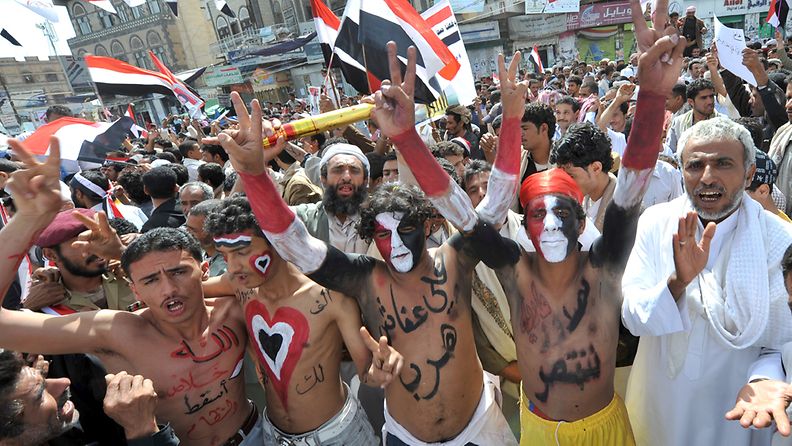 Jemenissä nuorisojoukot ovat juhlineet presidentti Ali Abdullah Salehin lähtöä Saudi-Arabiaan 5.6.2011.