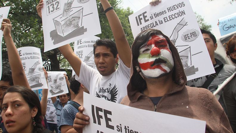 Vasemmistolaisen Andres Manuel Lopez Obradorin kannattajat osoittivat mieltään Meksikossa heinäkuun alussa.