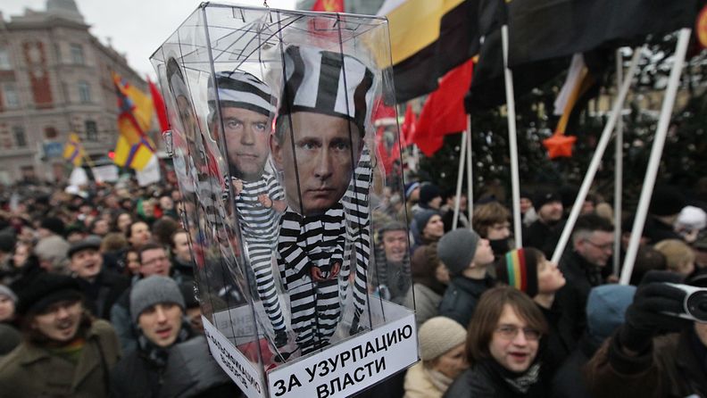 Pietarissa mieltään osoittavat venäläiset näkisivät pääministeri Vladimir Putinin mieluusti telkien takana.