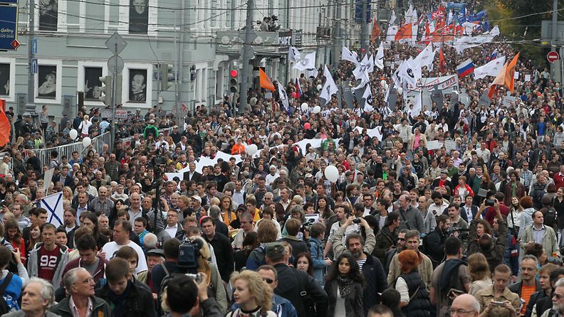 Mielenosoittajat marssivat Moskovassa