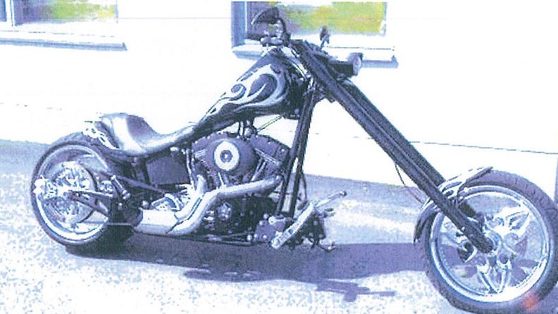 Kuva X-teamin jäseneltä varastetusta Harley Davidson Chopper-pyörästä julkaistiin sosiaalisessa mediassa kesällä 2012. KUVA: POLIISIN ESITUTKINTAMATERIAALI