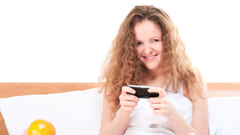 Naiset pelaavat mielellään erilaisia mobiilipelejä.