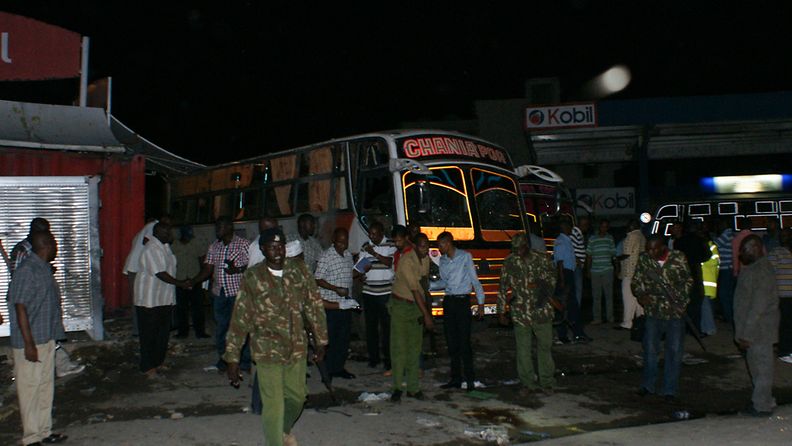 Kenian Mombasassa räjähti kaksi pommia bussiasemalla ja rantahotellilla 3.5.2014.