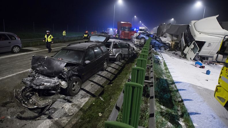 Puolassa sattui yli 10 auton ketjukolari 4.5.2014. Onnettomuudessa kuoli ainakin kolme ihmistä ja kymmeniä loukkaantui. 