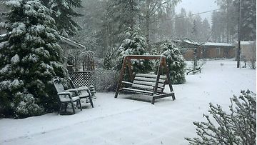 Lumisadetta Lappeenrannassa 5. toukokuuta 2014. Lukijan kuva